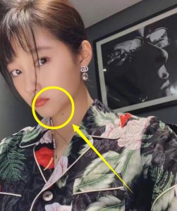 关晓彤喉咙正中间有颗痣 关晓彤喉咙中间的痣影响颜值吗