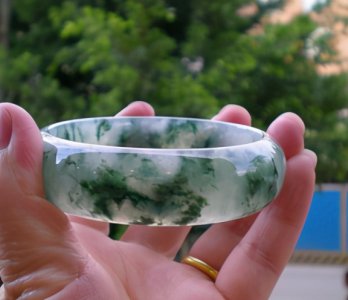 翡翠手镯怎么保养才会越来越通透? 翡翠怎么养才能透