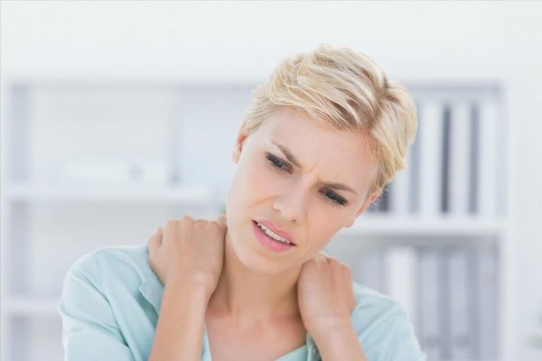 身上出现白色斑块是什么原因