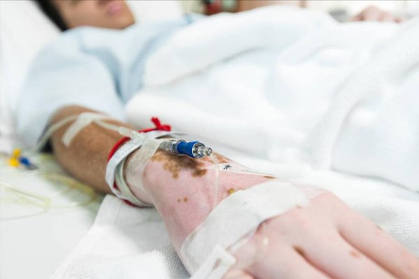 身上出现白色斑块是什么原因