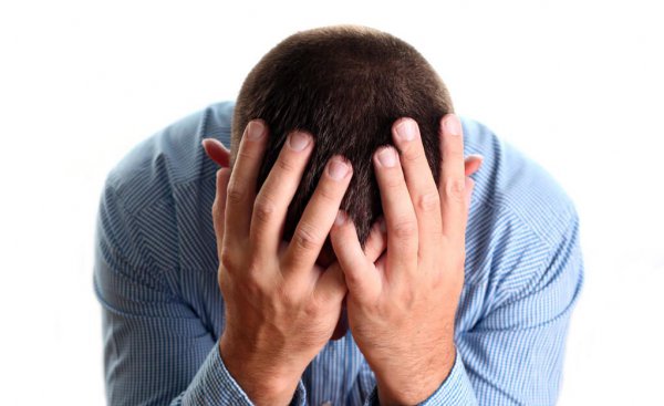 老人去世后张着嘴是吉