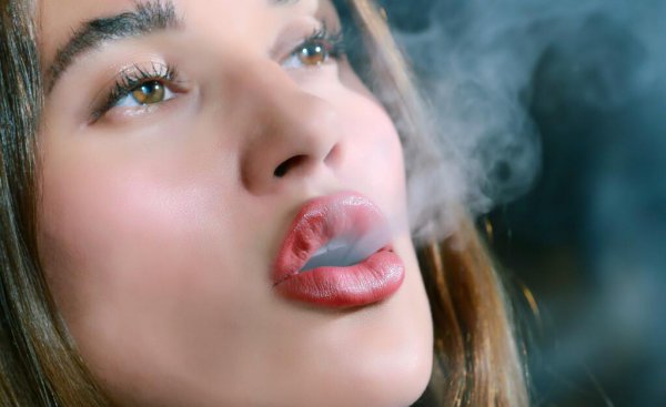 老人去世后张着嘴是吉