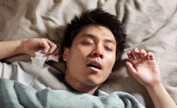 老人去世后张着嘴是吉