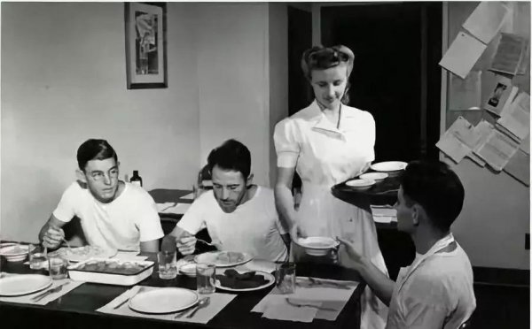 不吃不喝多久会死