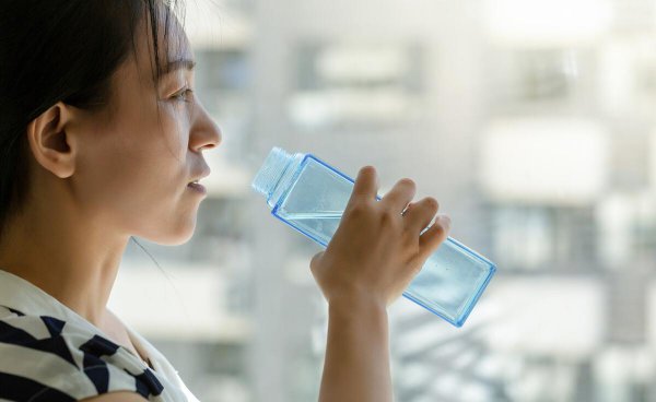 不吃不喝多久会死