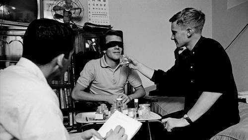 不吃不喝多久会死