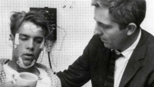 不吃不喝多久会死