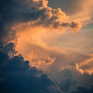 闪电是怎么形成的 闪电打雷形成的大能量原因和原理