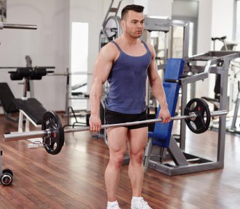 硬拉的标准动作是什么 训练时如何才能做好直腿硬拉