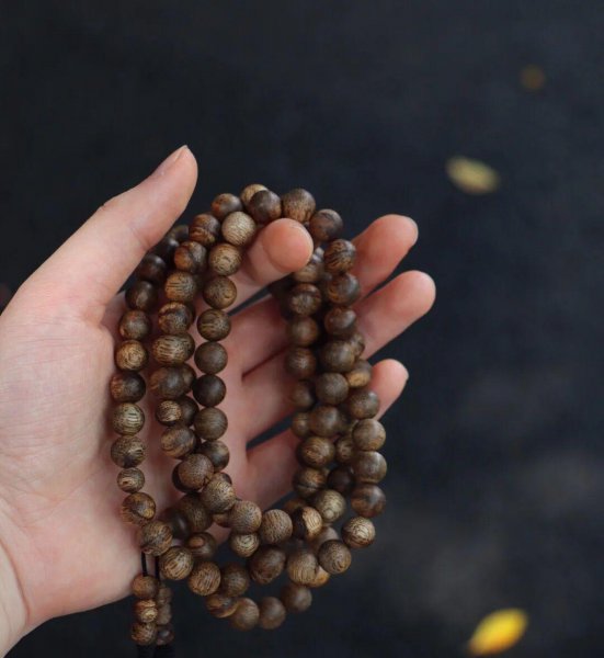 如何识别沉香木手串的好坏