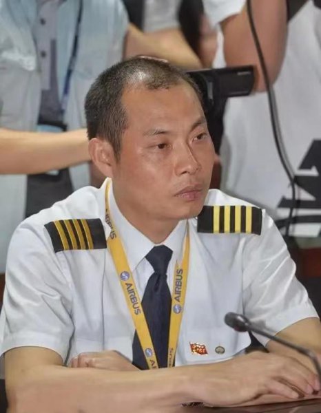 刘传健英雄机长事件简介