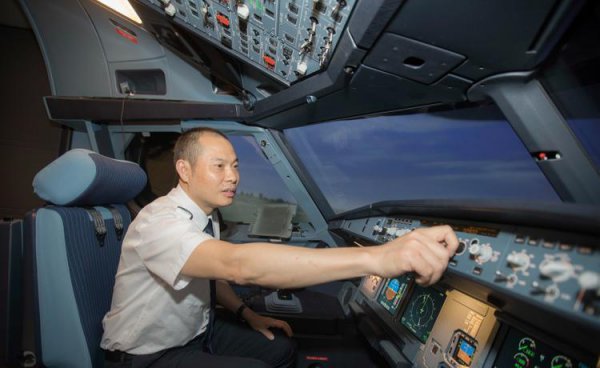 刘传健英雄机长事件简介