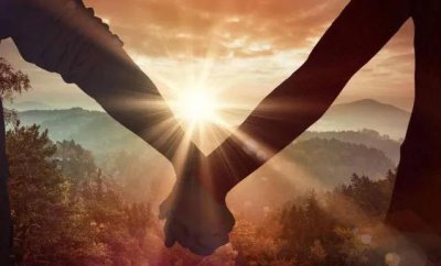 男人越陷越深的表现 男人对你的爱越来越深的反应行为