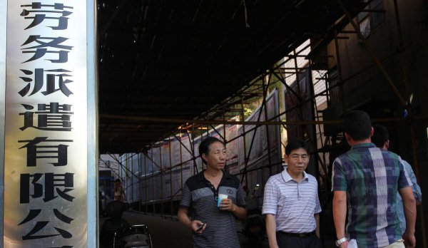 工厂直招好还是劳务派遣好