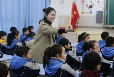 老师改行做公务员感受 老师可以通过什么渠道转行公务员