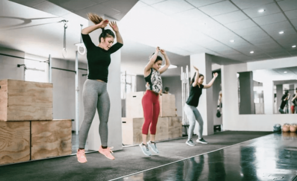 波比跳怎么跳才能不伤膝盖