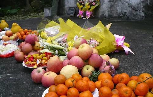 上坟不能拿的三种水果