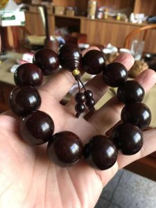 小叶紫檀怎么盘玩效果最好 玩小叶紫檀的注意事项