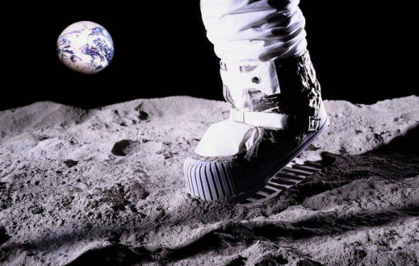 阿姆斯特朗乘坐的飞船叫什么