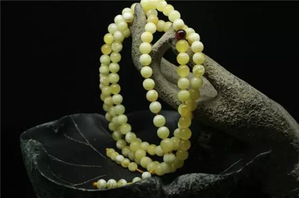 琥珀的形成过程是什么