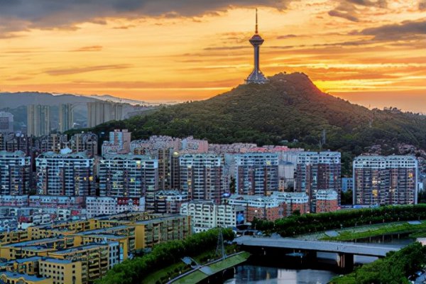 辽宁丹东是不是很穷