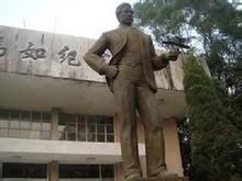 设计中国第一架飞机的人是谁