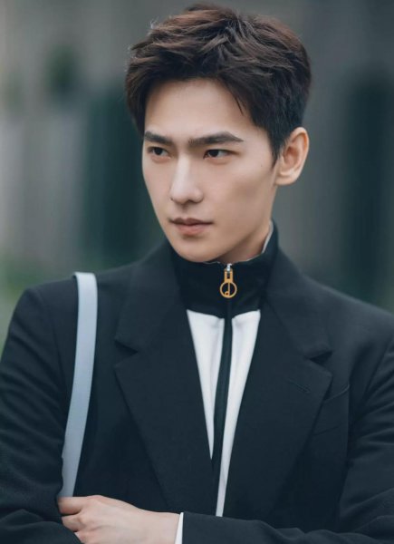 三七分男生发型怎么弄好看