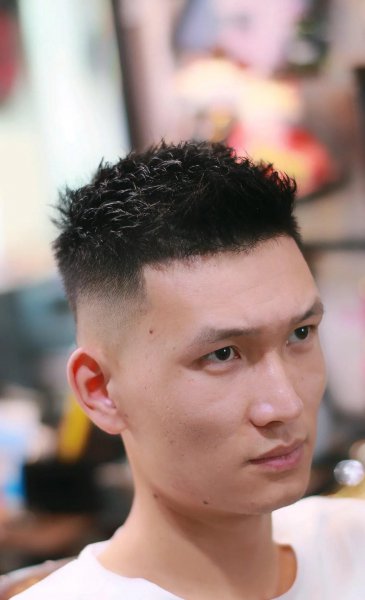 三七分男生发型怎么弄好看