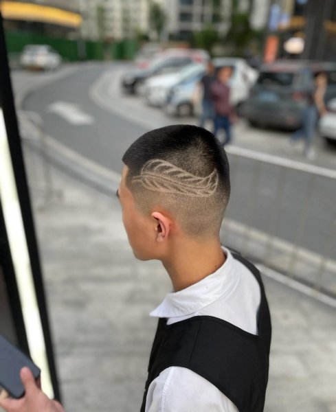 三七分男生发型怎么弄好看