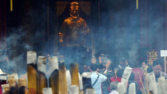 财神上香上3根还是5根