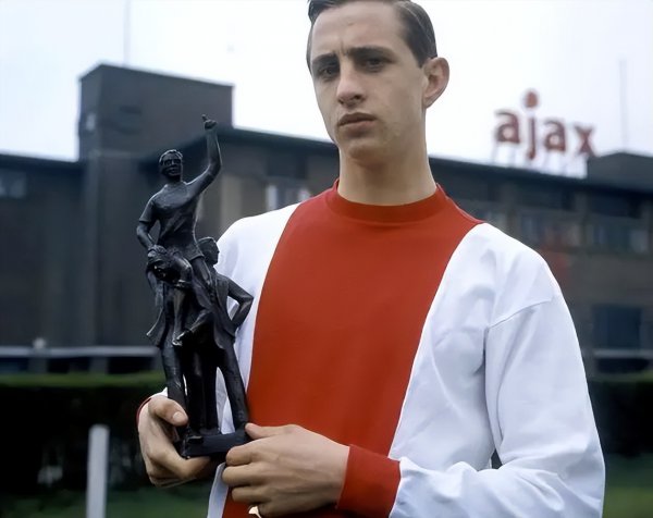 足坛一代宗师约翰·克鲁伊夫