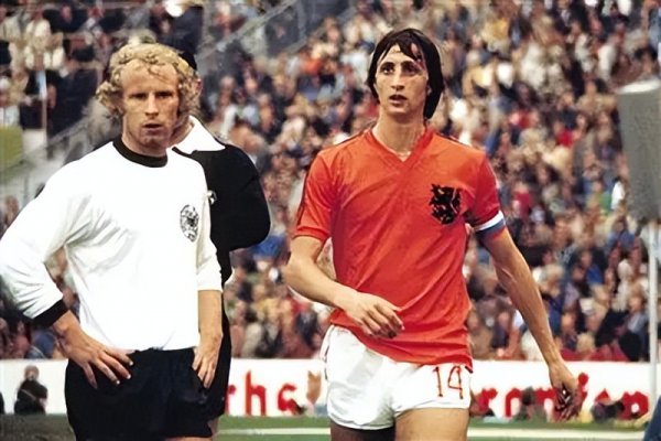 足坛一代宗师约翰·克鲁伊夫