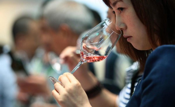 为什么82年的拉菲最贵