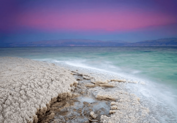 死海为什么能让人浮起来