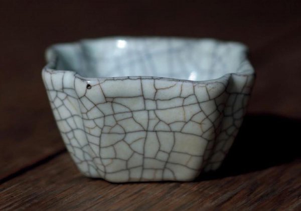 哥窑瓷器特征是什么