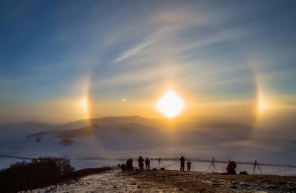 出现三个太阳是什么现象