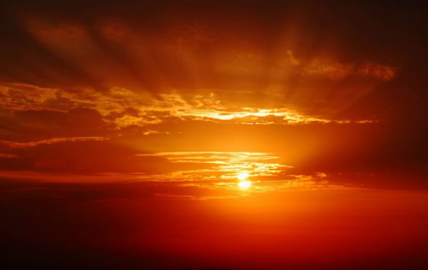 出现三个太阳是什么现象