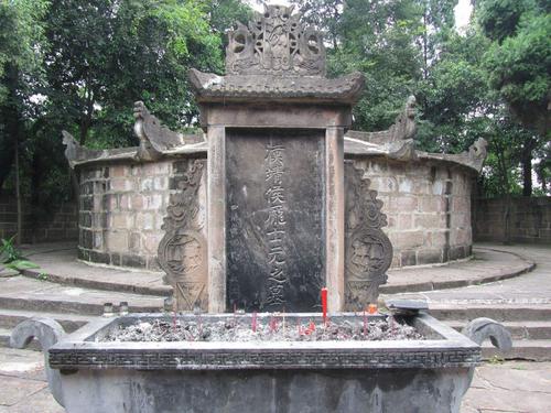 三国的卧龙凤雏指的是谁