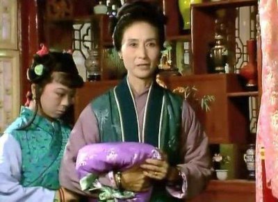 平儿的镯子是谁偷的 红楼梦中是坠儿偷了虾须镯吗