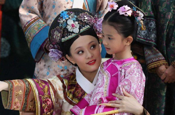 甄嬛传里的胧月是谁的孩子