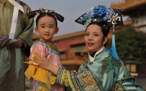 甄嬛传里的胧月是谁的孩子