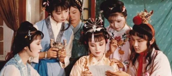 金陵十二钗是按什么依据顺序排的