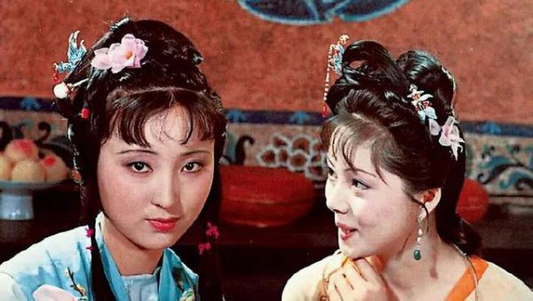 金陵十二钗是按什么依据顺序排的