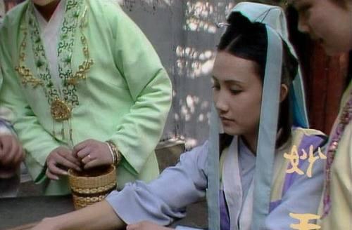 金陵十二钗是按什么依据顺序排的