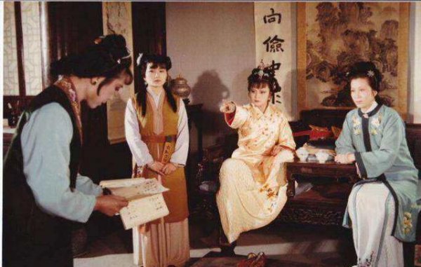 金陵十二钗是按什么依据顺序排的