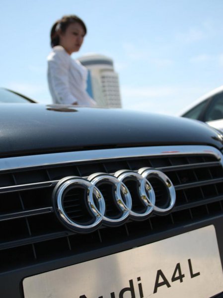 买车买白色好看还是黑色好看