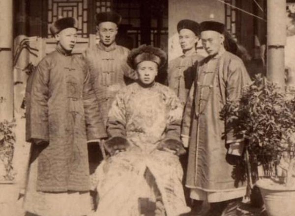 慈禧太后在光绪帝后一天去世