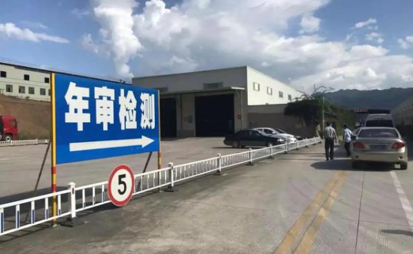 年检暴力踩油门对车危害大吗