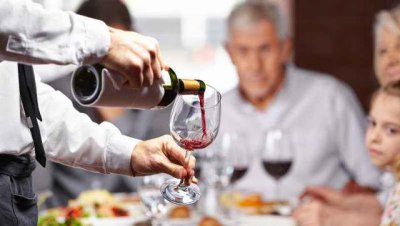 山东酒桌敬酒的顺序是什么 山东人喝酒的文化礼仪规矩