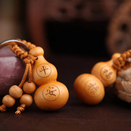 葫芦挂在进门的左边还是右边